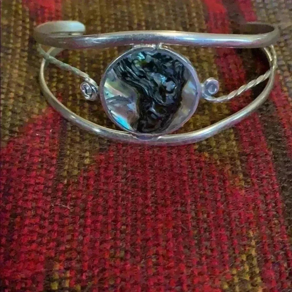 Women’s bracelets